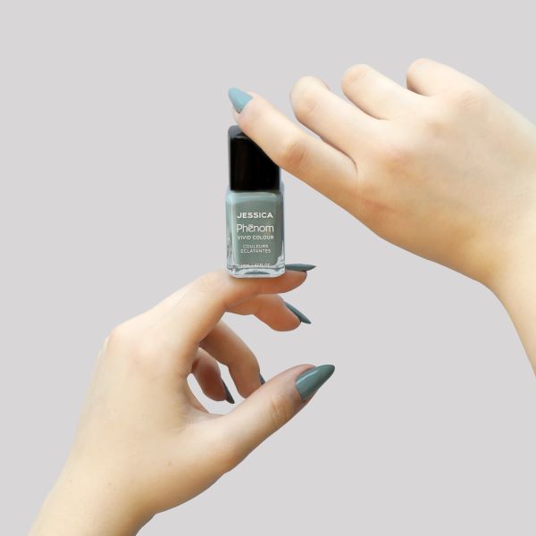 Phenom nail polish Effortless